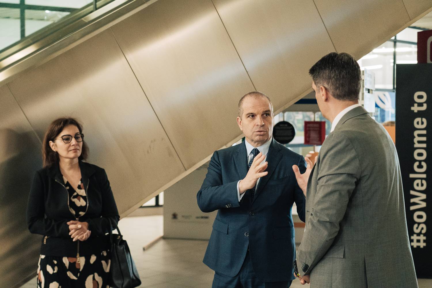  Заместник министър-председателят и министър на превоза и известията Гроздан Караджов по време на изключителна инспекция на софийското летище 